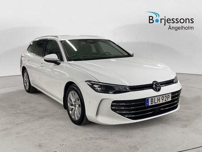 Vit Begagnad 2024 VW Passat Kombi | 449 000 kr (Marknadspris)