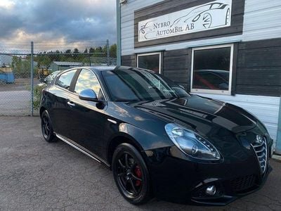 Begagnad Alfa Romeo Giulietta Distinctive 120 HK (88 kW) 2015 Svart Halvkombi