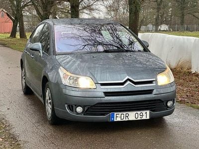 Mörkgrå Begagnad 2007 Citroën C4 Halvkombi | 44 900 kr (Marknadspris)
