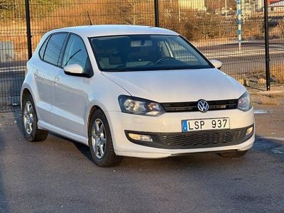 Vit Begagnad 2011 VW Polo Halvkombi | 67 000 kr (Marknadspris)