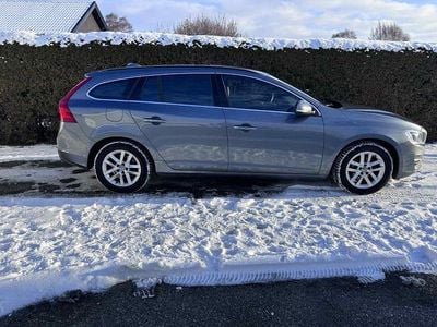 Begagnad 2018 Volvo V60 Momentum Kombi | 204 900 kr