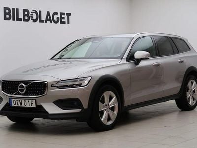 Silver Begagnad 2024 Volvo V60 CC Core Kombi | 419 800 kr (Marknadspris)