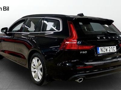 Begagnad Volvo V60 Momentum 197 HK (144 kW) 2021 Svart Kombi
