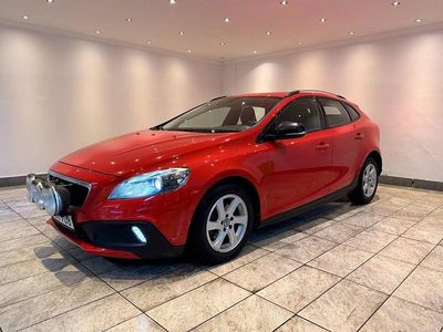 Röd Begagnad 2015 Volvo V40 CC Kombi | 134 900 kr (Marknadspris)