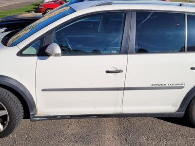 begagnad VW Touran Cross 2.0 TDI DSG