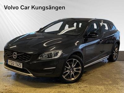 Grå Begagnad 2016 Volvo V60 CC Summum Kombi | 199 900 kr (Marknadspris)