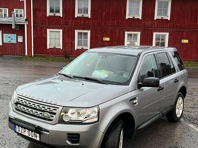 Silver grå Begagnad 2014 Land Rover Freelander 2 SUV | 99 000 kr (Marknadspris)