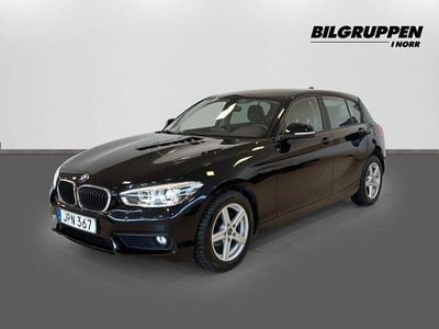 Svart Begagnad 2016 BMW 118 Advantage Halvkombi | 139 900 kr (Marknadspris)
