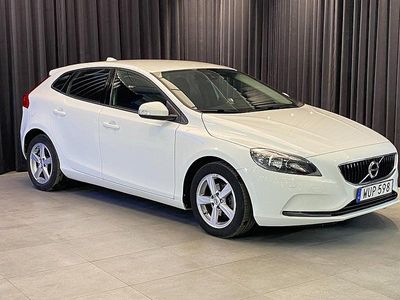 Vit Begagnad 2018 Volvo V40 Kinetic Halvkombi | 149 500 kr (Lite dyr)