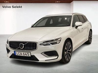 Begagnad Volvo V60 Core 355 HK (261 kW) 2023 Vit Kombi
