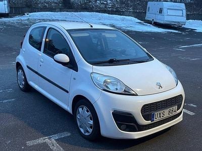 Begagnad Peugeot 107 68 HK (50 kW) 2013 Vit Halvkombi