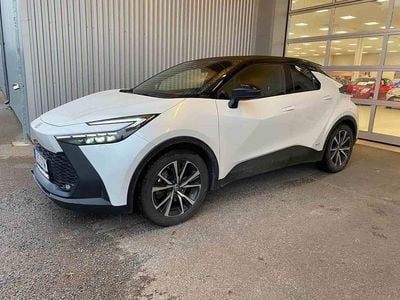 Tvåtonslack 089/202 (2vp) Begagnad 2023 Toyota C-HR Style SUV | 398 500 kr (Marknadspris)