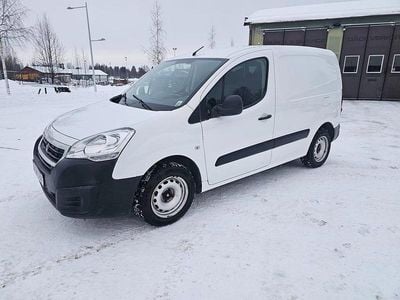 Vit Begagnad 2017 Peugeot Partner Minibuss | 89 500 kr (Marknadspris)