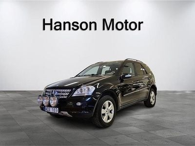 Svart Begagnad 2005 Mercedes ML350 SUV | 59 900 kr (Lite dyr)