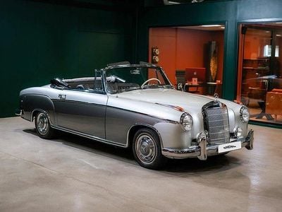 Begagnad Mercedes 220 SE 120 HK (88 kW) 1960 Grå Cab