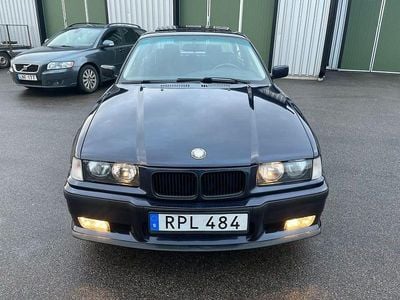 Begagnad BMW 328 193 HK (141 kW) 1996 Mörkblå Sportkupé