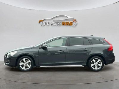 Grå Begagnad 2013 Volvo V60 Summum Kombi | 119 500 kr
