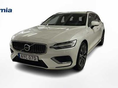 Vit Begagnad 2022 Volvo V60 Core Kombi | 349 000 kr (Marknadspris)