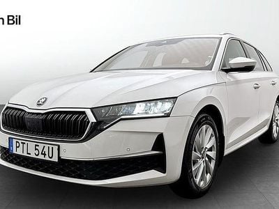 Vit Begagnad 2025 Skoda Octavia Selection Kombi | 305 000 kr (Marknadspris)