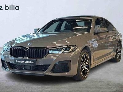 Begagnad BMW 545e 2022 Grå Sedan