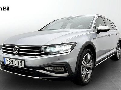 Scale silver metallic Begagnad 2023 VW Passat Alltrack Kombi | 369 900 kr (Dyr)