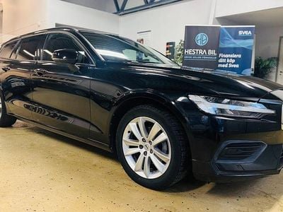 Svart Begagnad 2019 Volvo V60 Momentum Kombi | 219 900 kr (Marknadspris)