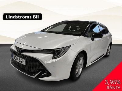 Vit Begagnad 2022 Toyota Corolla Sport Kombi | 279 900 kr (Marknadspris)