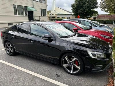 Svart Begagnad 2016 Volvo S60 R-Design Sedan | 165 000 kr (Marknadspris)