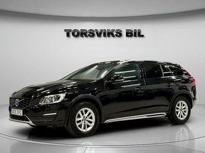 Begagnad Volvo V60 CC Momentum 190 HK (139 kW) 2016 Svart Kombi