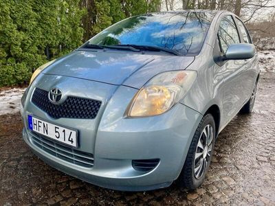 begagnad Toyota Yaris 5-dörrar 1.3 Ny besiktad & Lågmilare 3 Tusen