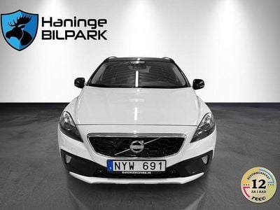 Vit Begagnad 2014 Volvo V40 CC Momentum Kombi | 159 995 kr (Marknadspris)