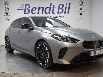Begagnad BMW M135 Comfort Edition 301 HK (221 kW) 2024 Individual frozen pure grey metallic Halvkombi