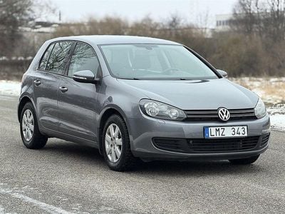 Grå Begagnad 2010 VW Golf VI Halvkombi | 79 900 kr (Marknadspris)