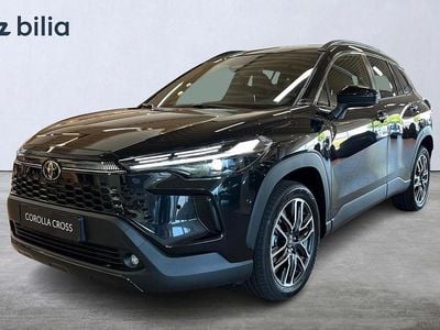 Svart Ny 2025 Toyota Corolla Cross Executive SUV | 439 900 kr (Marknadspris)