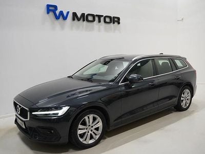 Grå Begagnad 2018 Volvo V60 Momentum Kombi | 188 900 kr (Marknadspris)