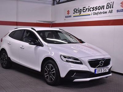 Vit Begagnad 2018 Volvo V40 CC Momentum Kombi | 164 499 kr (Marknadspris)