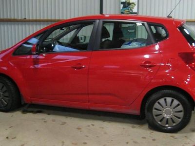 Röd Begagnad 2010 Kia Venga Comfort Halvkombi | 37 900 kr (Marknadspris)