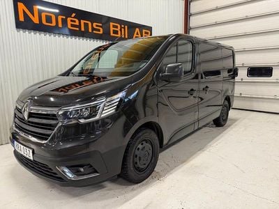 Svart Begagnad 2023 Renault Trafic | 299 000 kr