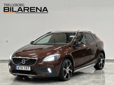 Brun Begagnad 2016 Volvo V40 CC Summum Kombi | 139 900 kr (Marknadspris)