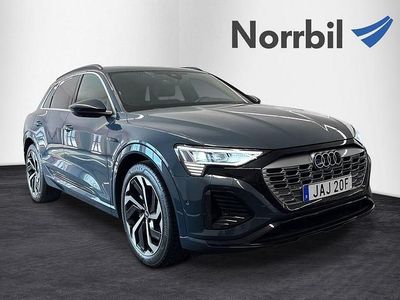 Begagnad Audi Q8 e-tron S-Line 300 kW (408 HK) 2024 Blå SUV