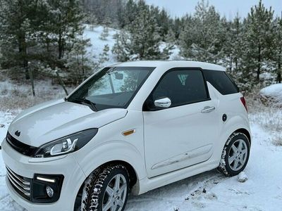 Flerfärgad (vit) Begagnad 2017 Ligier JS50 Halvkombi | 99 500 kr