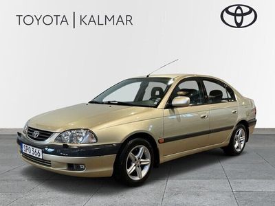 begagnad Toyota Avensis Sedan 1.8 VVT-i Fullservad Dragkrok 2 brukare 2001, Sedan