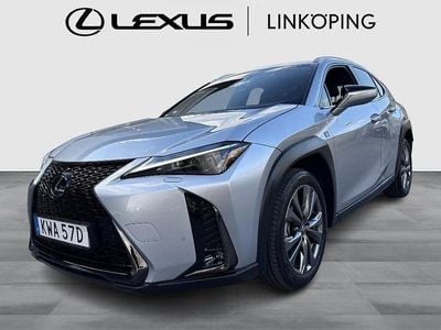 Silver Begagnad 2024 Lexus UX 300h Sport Design Packet SUV | 369 000 kr