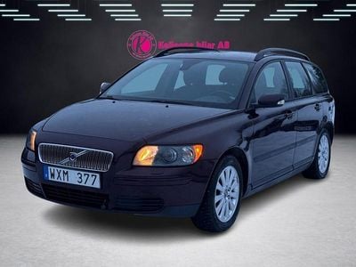 Mörkröd Begagnad 2005 Volvo V50 Kombi | 39 900 kr (Marknadspris)
