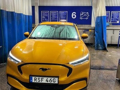 Cyber orange Begagnad 2022 Ford Mustang Mach-E Standard Range SUV | 349 000 kr (Marknadspris)