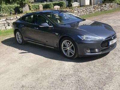 begagnad Tesla Model S 90D 9700 mil, ny drivlina 2023