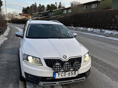 begagnad Skoda Octavia Scout 2.0 TDI 4x4 Dsg