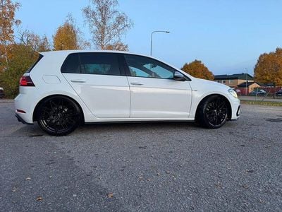 Begagnad 2018 VW Golf VII R Halvkombi | 319 000 kr