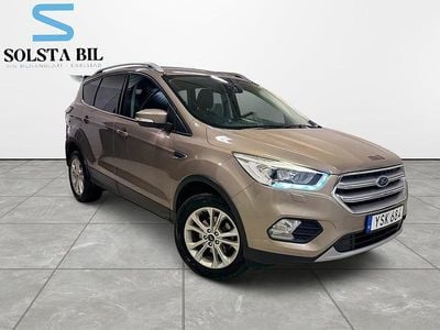 Grå Begagnad 2018 Ford Kuga Titanium SUV | 139 900 kr (Lite dyr)