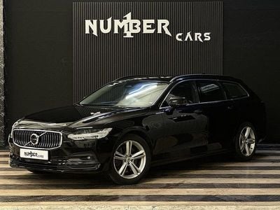 Svart Begagnad 2022 Volvo V90 Momentum Kombi | 164 900 kr (Marknadspris)